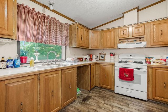 807 Chestnut Street, Greenwood, MO 64034