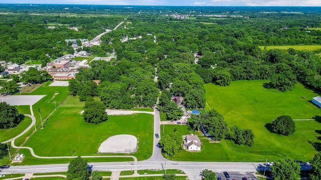 807 Chestnut Street, Greenwood, MO 64034