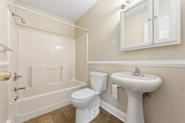 2346 Nicholson Rd, Franklin Park, PA 15143