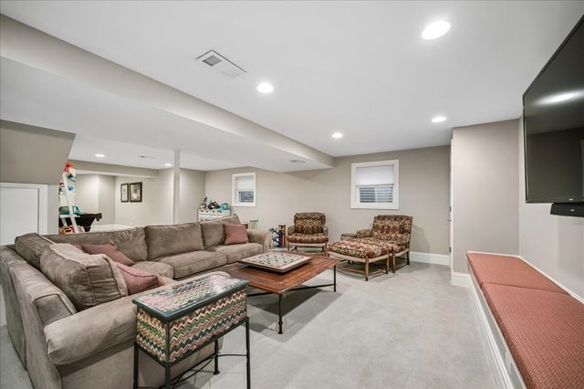 277 Hibbard Road, Winnetka, IL 60093