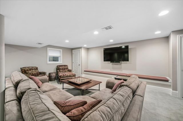 277 Hibbard Road, Winnetka, IL 60093