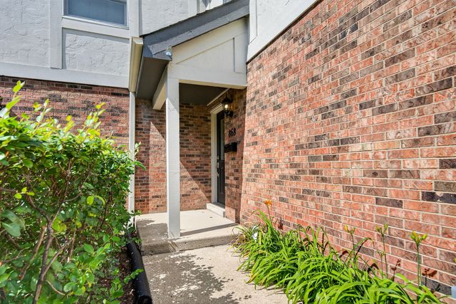 868 Bristol Drive, Barrington, IL 60010