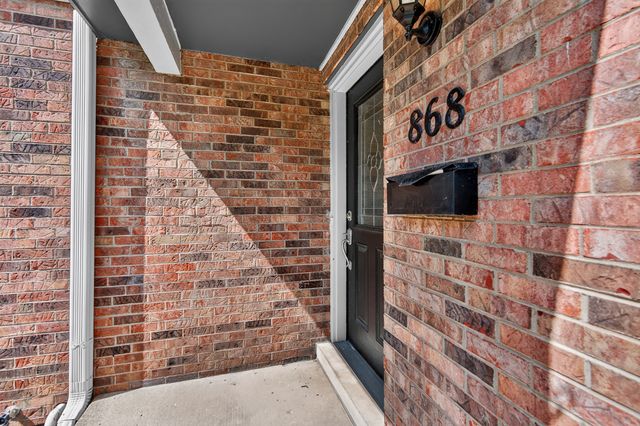868 Bristol Drive, Barrington, IL 60010