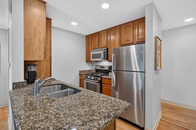 868 Bristol Drive, Barrington, IL 60010