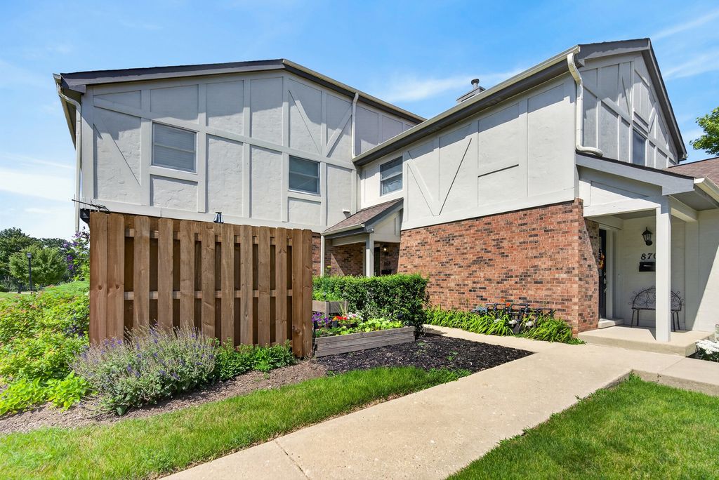 868 Bristol Drive, Barrington, IL 60010
