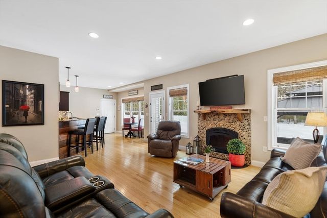 85 Aprils Way, Tewksbury, MA 01876