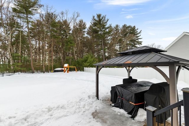 85 Aprils Way, Tewksbury, MA 01876