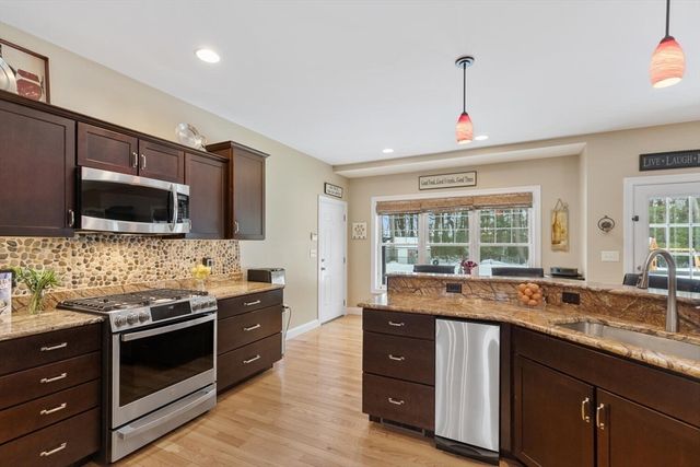 85 Aprils Way, Tewksbury, MA 01876