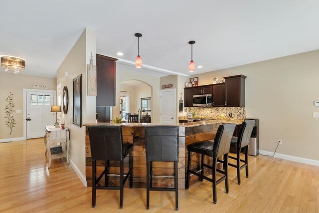 85 Aprils Way, Tewksbury, MA 01876