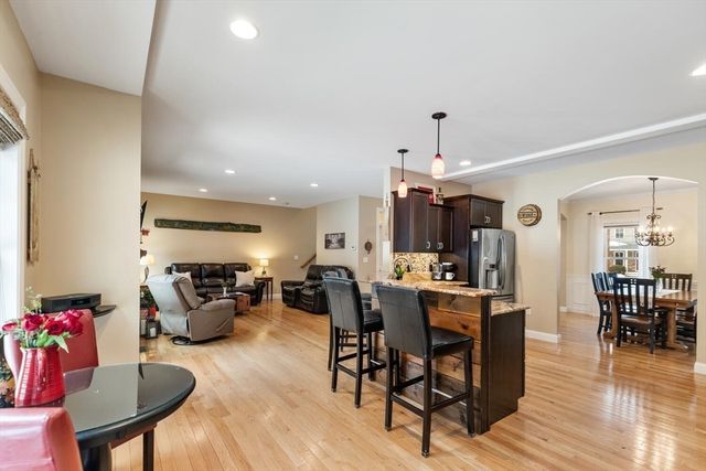 85 Aprils Way, Tewksbury, MA 01876