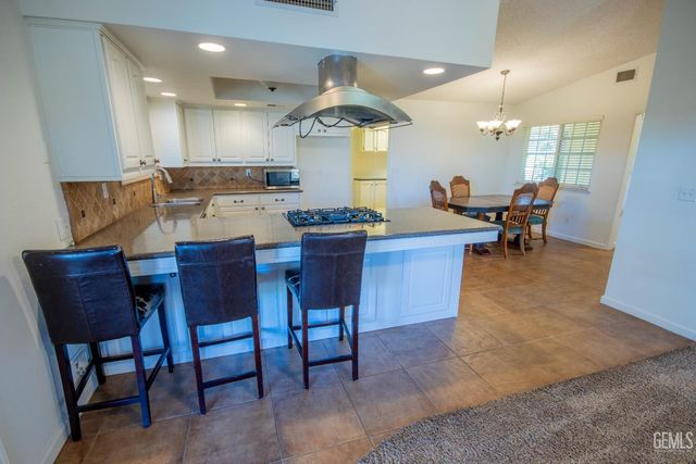 13904 Veracruz Drive, Bakersfield, CA 93314