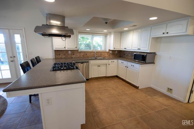 13904 Veracruz Drive, Bakersfield, CA 93314