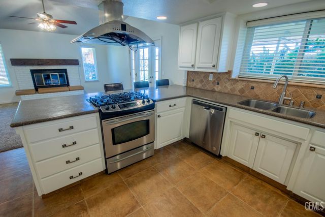 13904 Veracruz Drive, Bakersfield, CA 93314