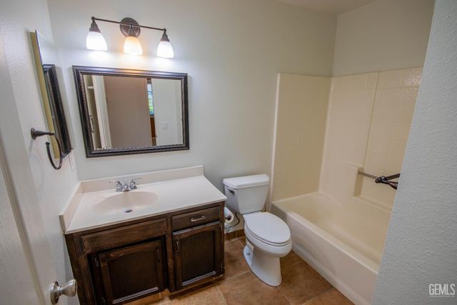 13904 Veracruz Drive, Bakersfield, CA 93314