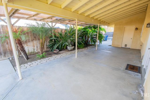 13904 Veracruz Drive, Bakersfield, CA 93314