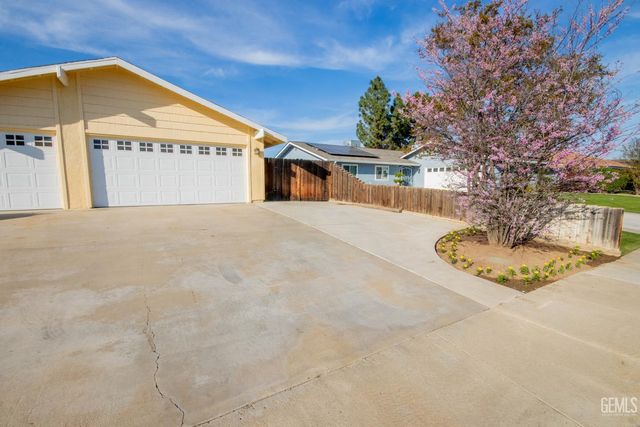 13904 Veracruz Drive, Bakersfield, CA 93314