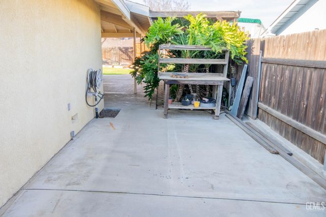 13904 Veracruz Drive, Bakersfield, CA 93314