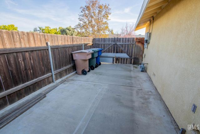 13904 Veracruz Drive, Bakersfield, CA 93314