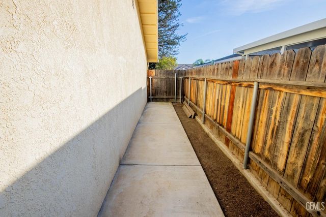 13904 Veracruz Drive, Bakersfield, CA 93314