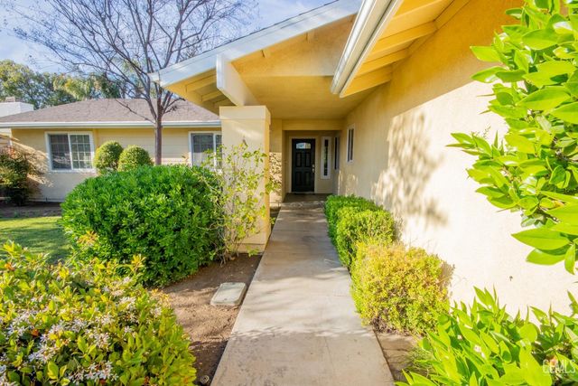 13904 Veracruz Drive, Bakersfield, CA 93314