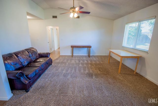 13904 Veracruz Drive, Bakersfield, CA 93314