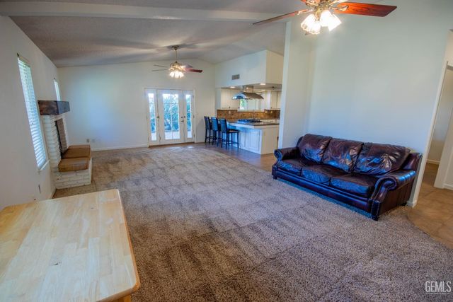 13904 Veracruz Drive, Bakersfield, CA 93314