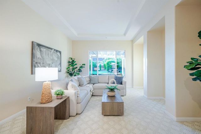 853 Hidden View Lane, Escondido, CA 92027