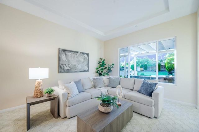 853 Hidden View Lane, Escondido, CA 92027