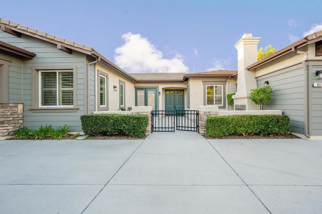 853 Hidden View Lane, Escondido, CA 92027