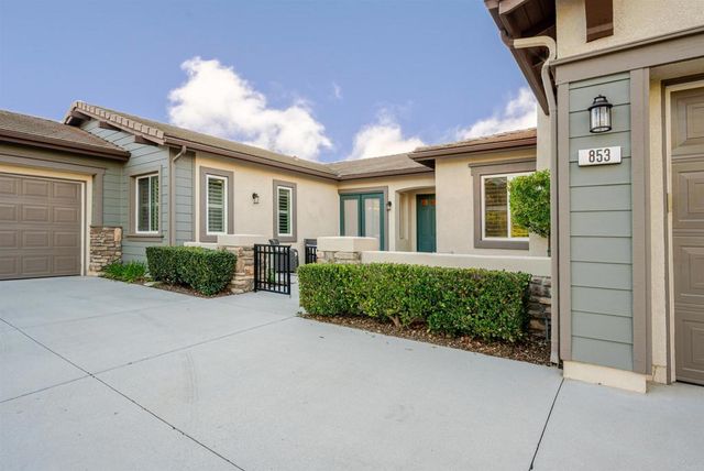 853 Hidden View Lane, Escondido, CA 92027