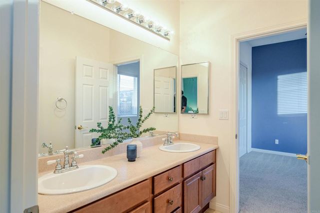 853 Hidden View Lane, Escondido, CA 92027