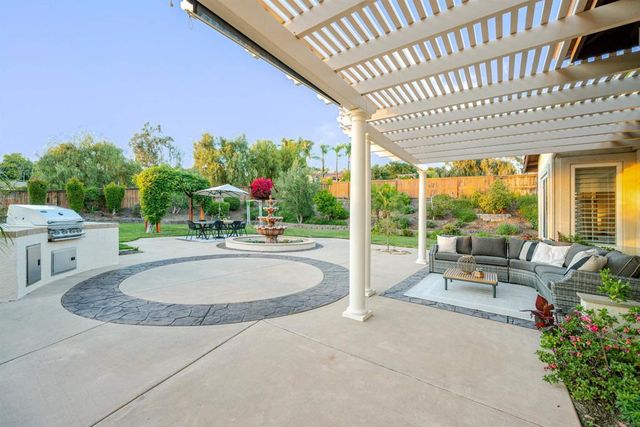 853 Hidden View Lane, Escondido, CA 92027