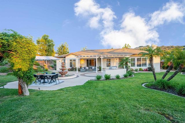 853 Hidden View Lane, Escondido, CA 92027