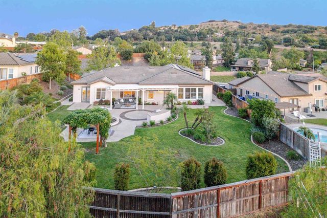 853 Hidden View Lane, Escondido, CA 92027