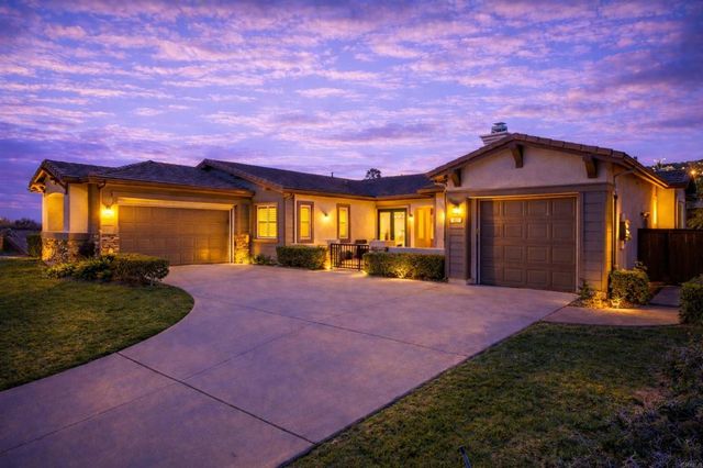 853 Hidden View Lane, Escondido, CA 92027