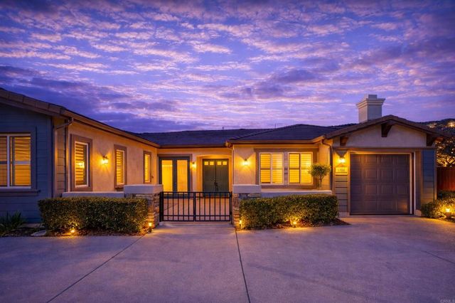 853 Hidden View Lane, Escondido, CA 92027