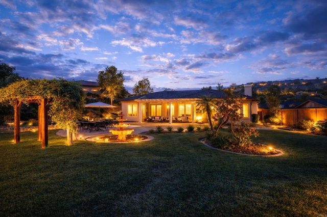 853 Hidden View Lane, Escondido, CA 92027