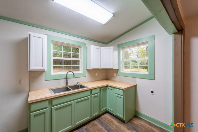 4623 County Road 444, Waelder, TX 78959