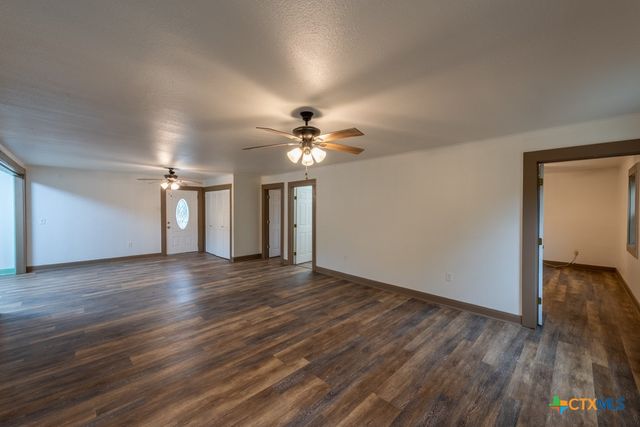 4623 County Road 444, Waelder, TX 78959