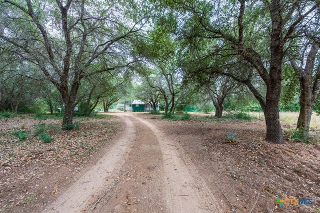 4623 County Road 444, Waelder, TX 78959