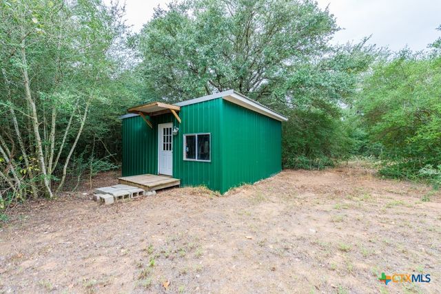 4623 County Road 444, Waelder, TX 78959