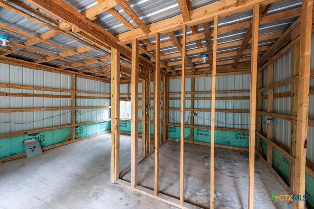 4623 County Road 444, Waelder, TX 78959