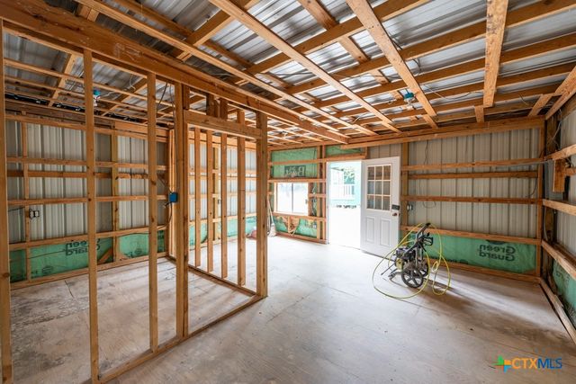 4623 County Road 444, Waelder, TX 78959