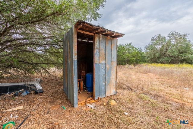 4623 County Road 444, Waelder, TX 78959