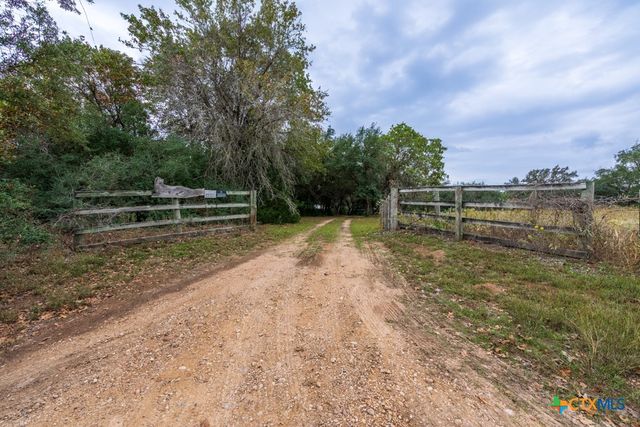 4623 County Road 444, Waelder, TX 78959