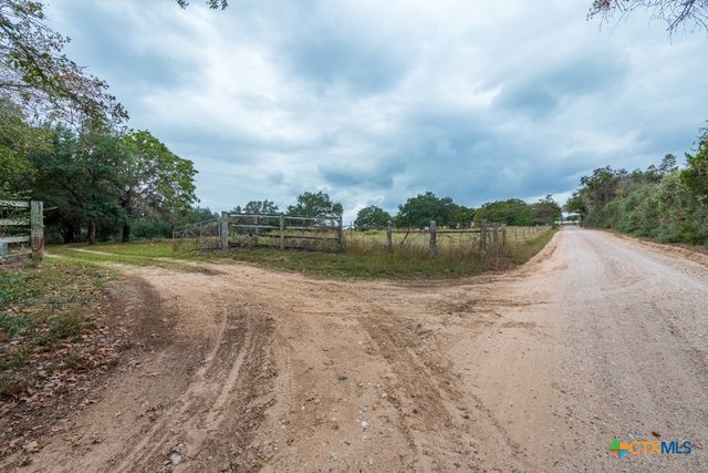 4623 County Road 444, Waelder, TX 78959