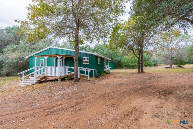 4623 County Road 444, Waelder, TX 78959