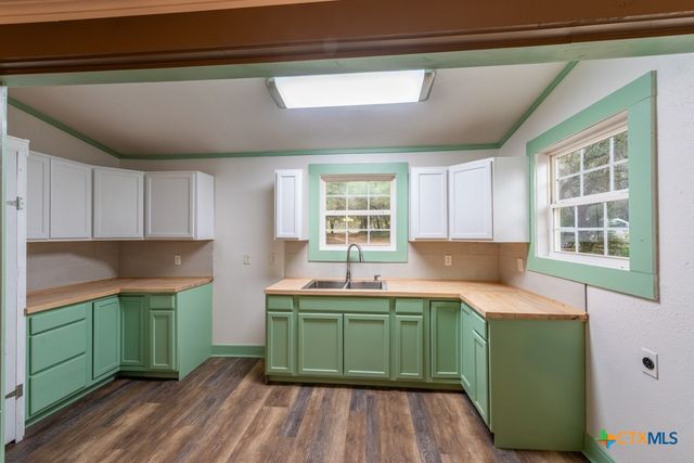 4623 County Road 444, Waelder, TX 78959