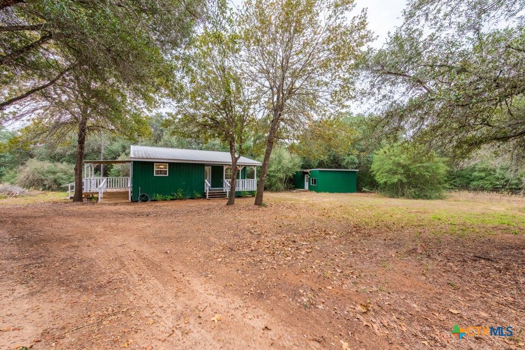 4623 County Road 444, Waelder, TX 78959