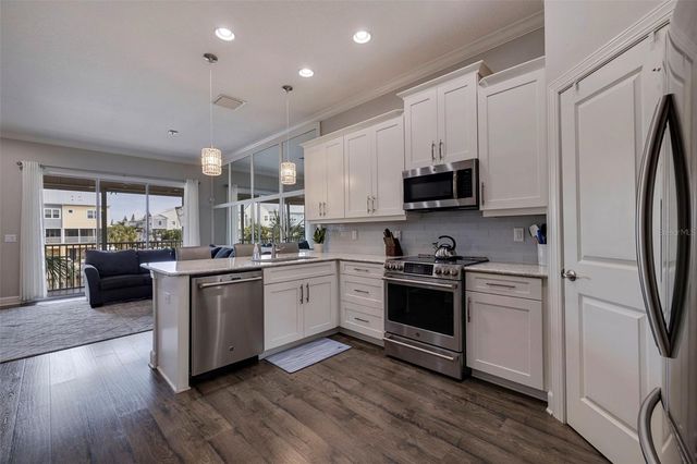 6064 MOORINGS DRIVE S, St Petersburg, FL 33712